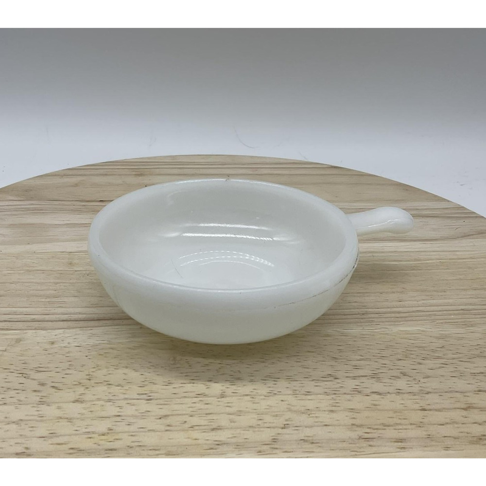 Fire-King Skillet Bowl White‎ Milk Glass 20 oz Handle 6.5" Vintage USA Pyrex